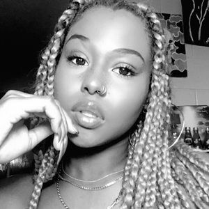 Meet your Posher, Arielle